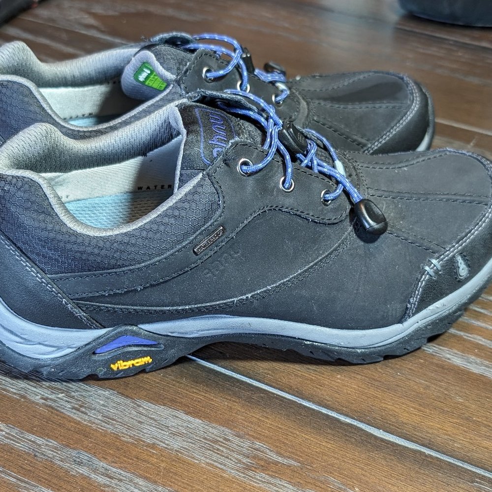 Ahnu Calaveras waterproof black hiking shoes black womens size 7.5 EUC
